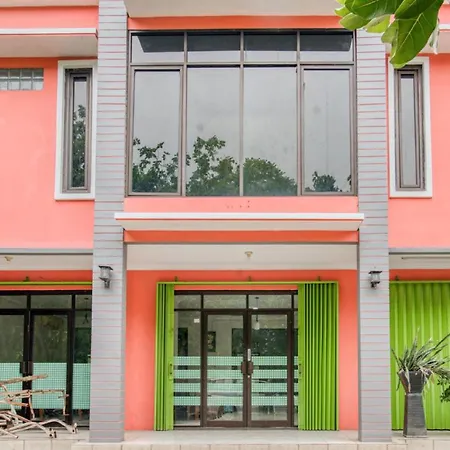 Reddoorz Near Taman Mini Jakarta